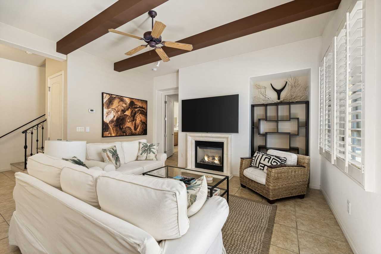 48416 Legacy Dr - Photo 4 of 34