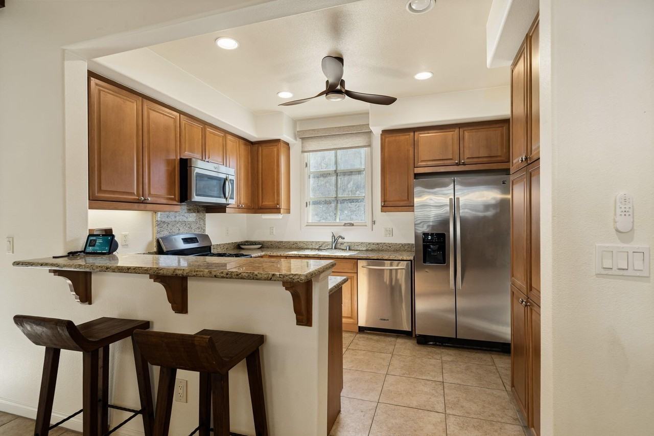 48416 Legacy Dr - Photo 7 of 34