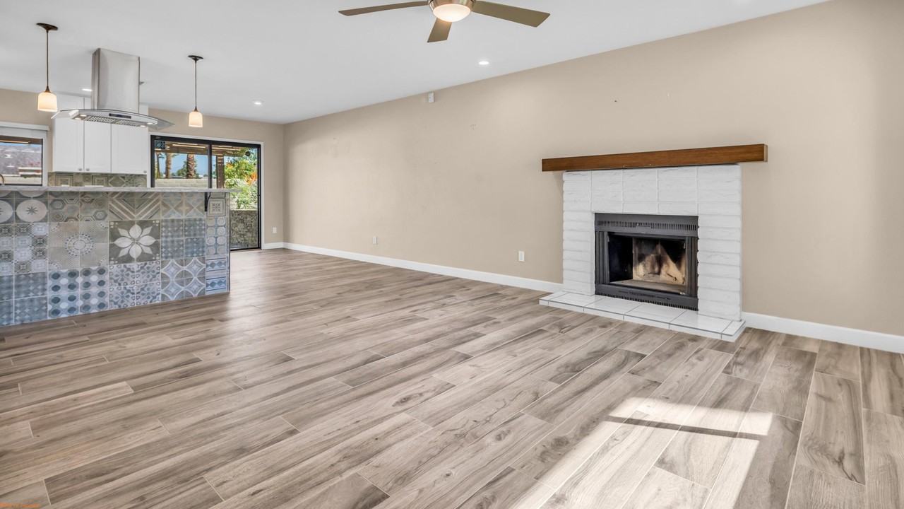 41955 Largo - Photo 2 of 23