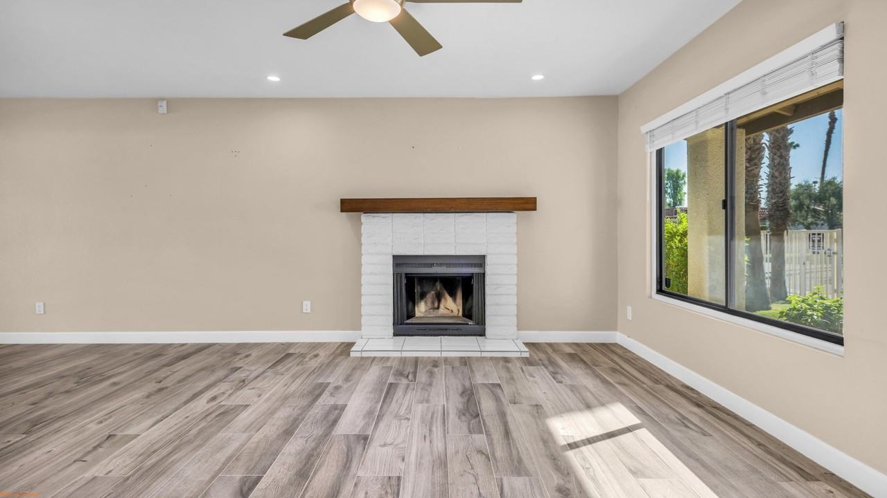 41955 Largo - Photo 4 of 23