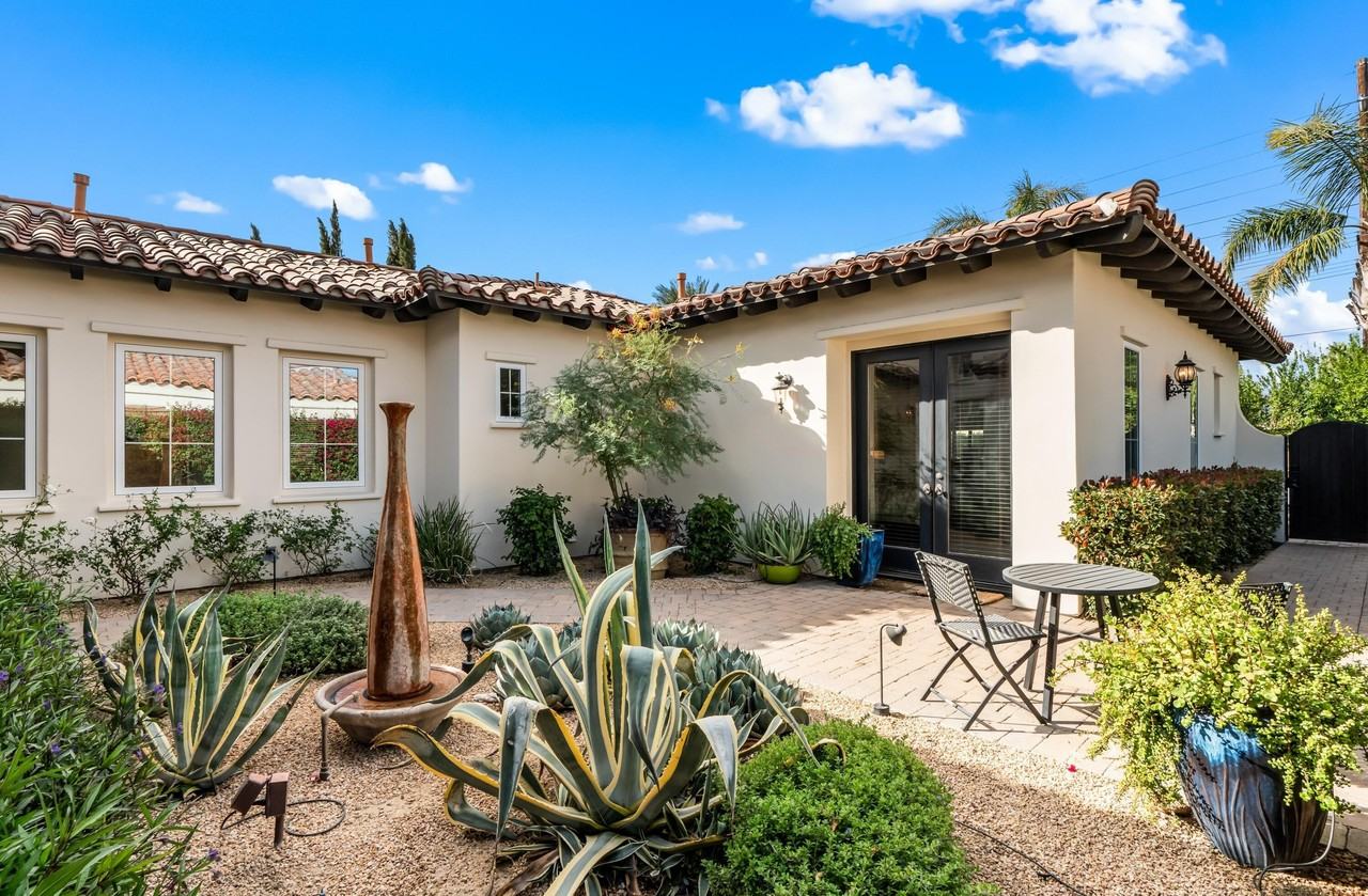 56738 Palms Drive - Photo 2 of 46