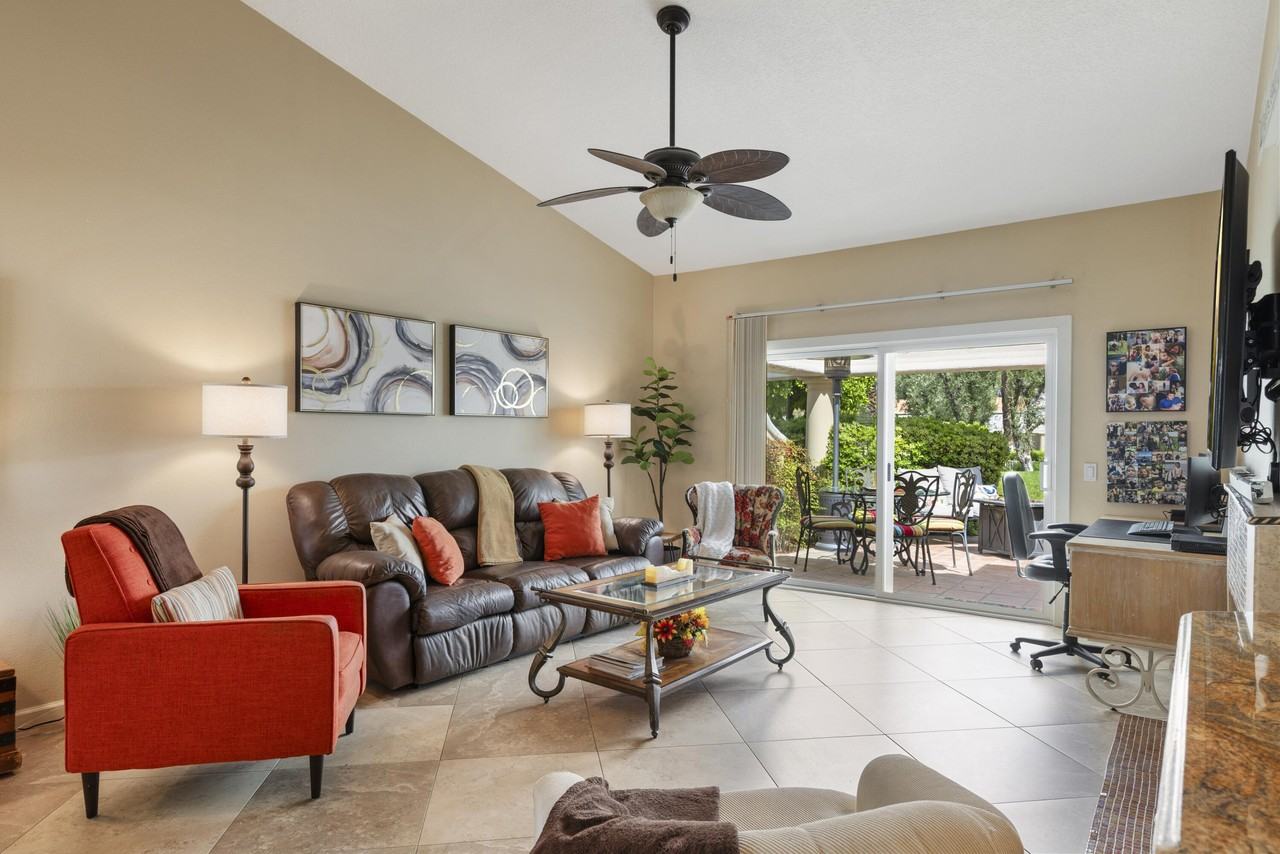 182 Desert Falls Cir