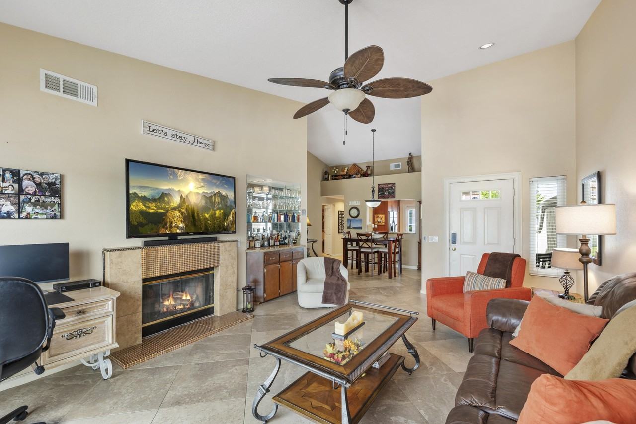 182 Desert Falls Cir - Photo 5 of 50