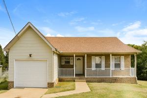 featured image of 209 Pin Oak Ct