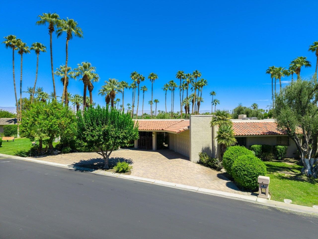 140 Columbia Dr - Photo 3 of 42