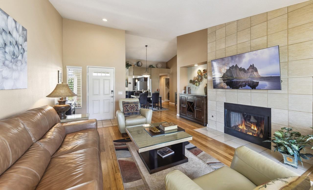 651 Vista Lago Circle North - Photo 3 of 31