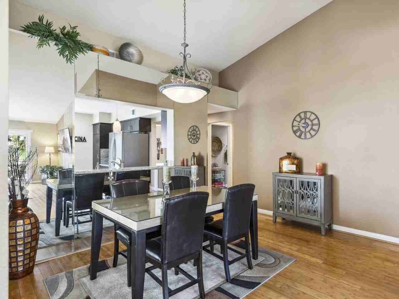 651 Vista Lago Circle North - Photo 5 of 31