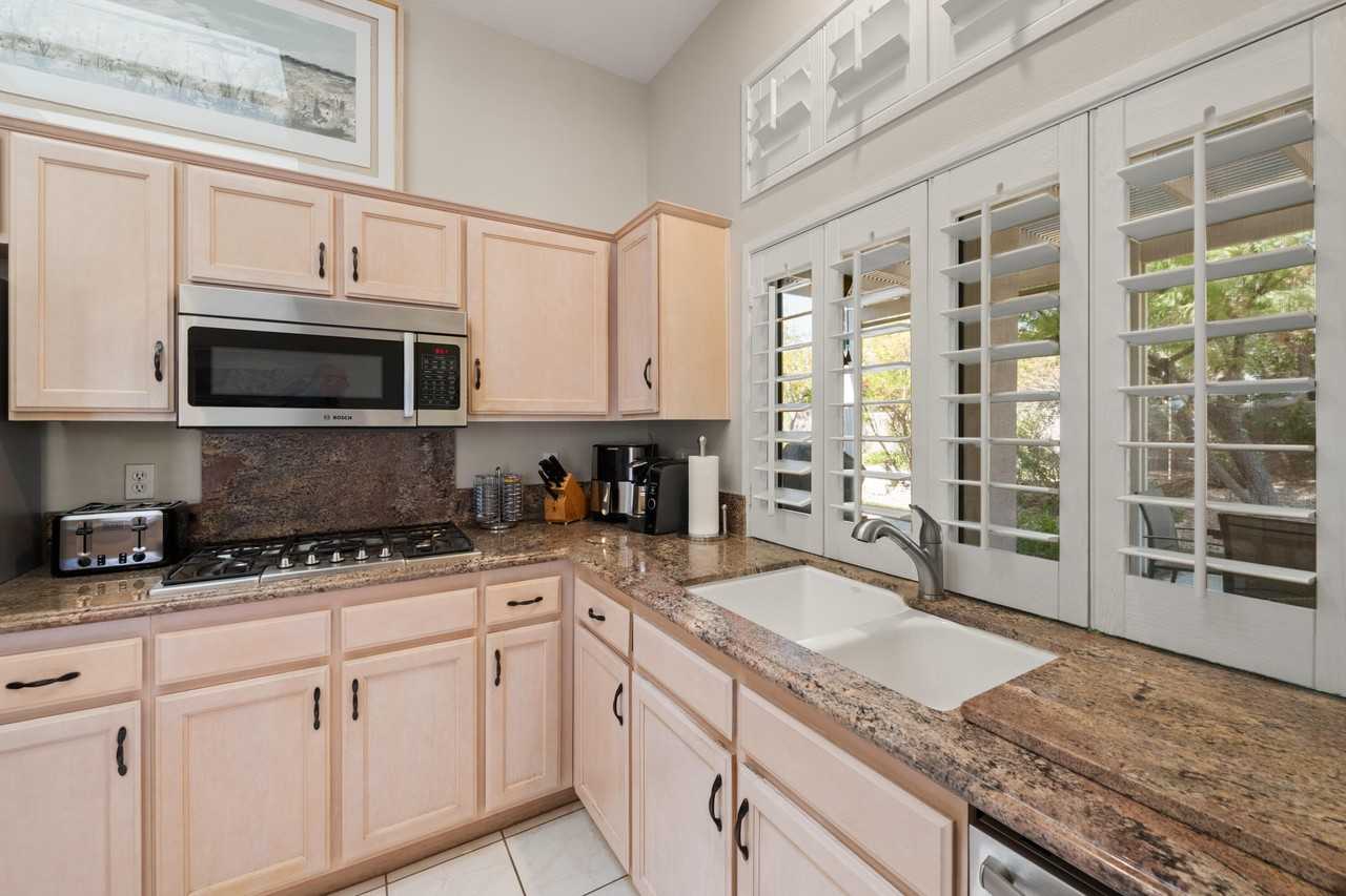 37515 Heritage Way - Photo 5 of 50