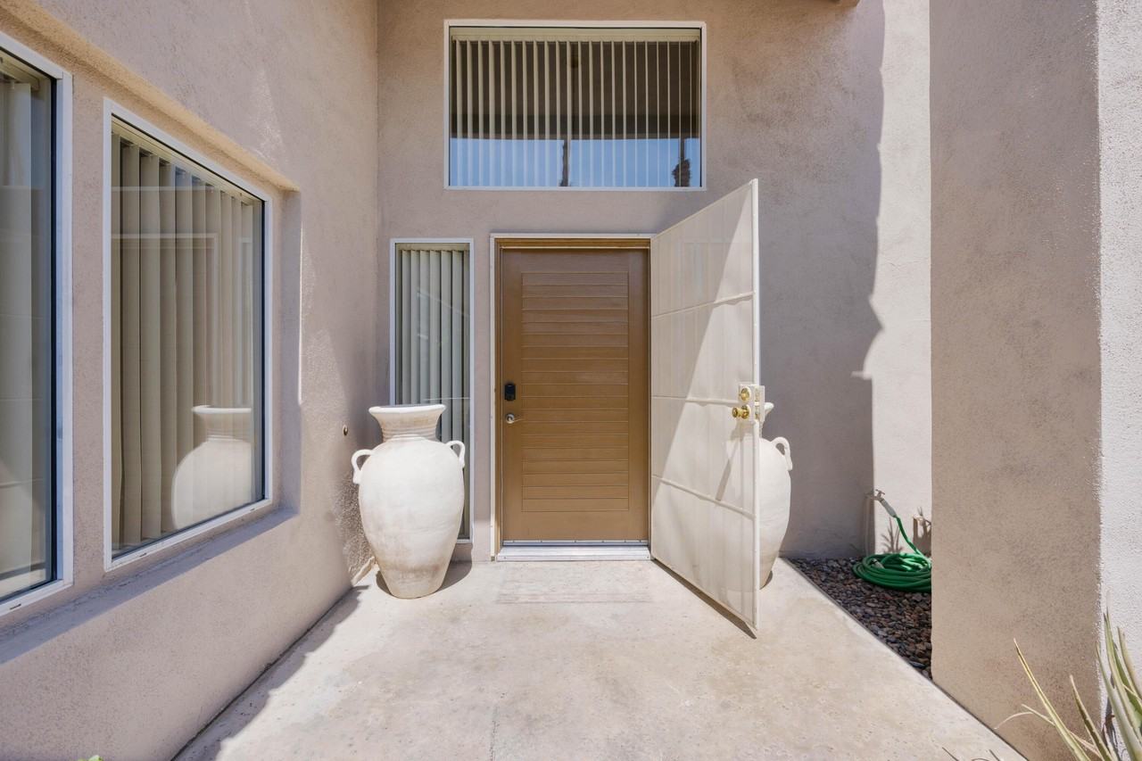 56180 Riviera - Photo 2 of 31