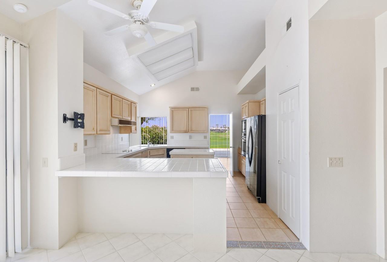 56180 Riviera - Photo 3 of 31