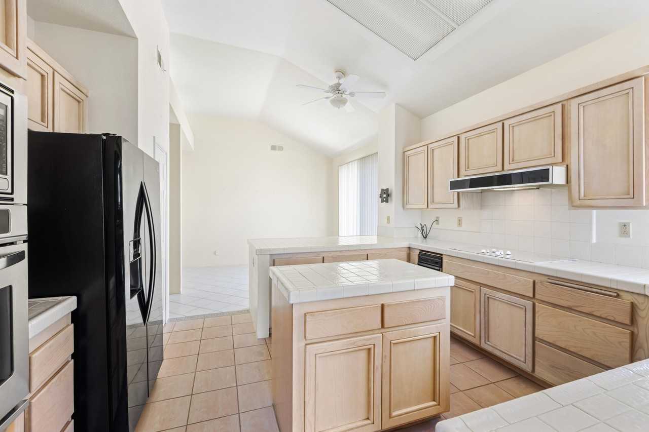 56180 Riviera - Photo 5 of 31