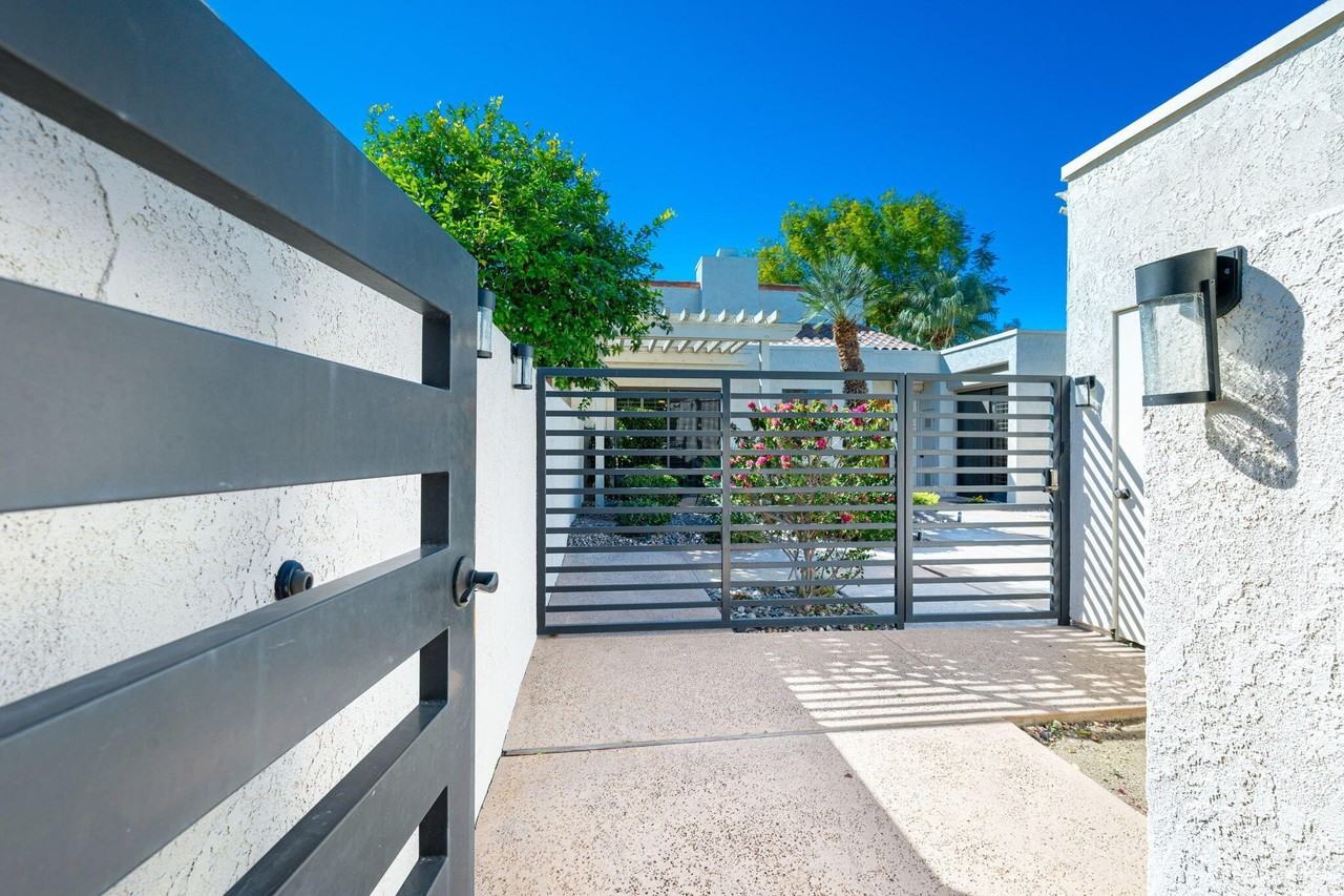 717 Inverness Dr - Photo 2 of 46