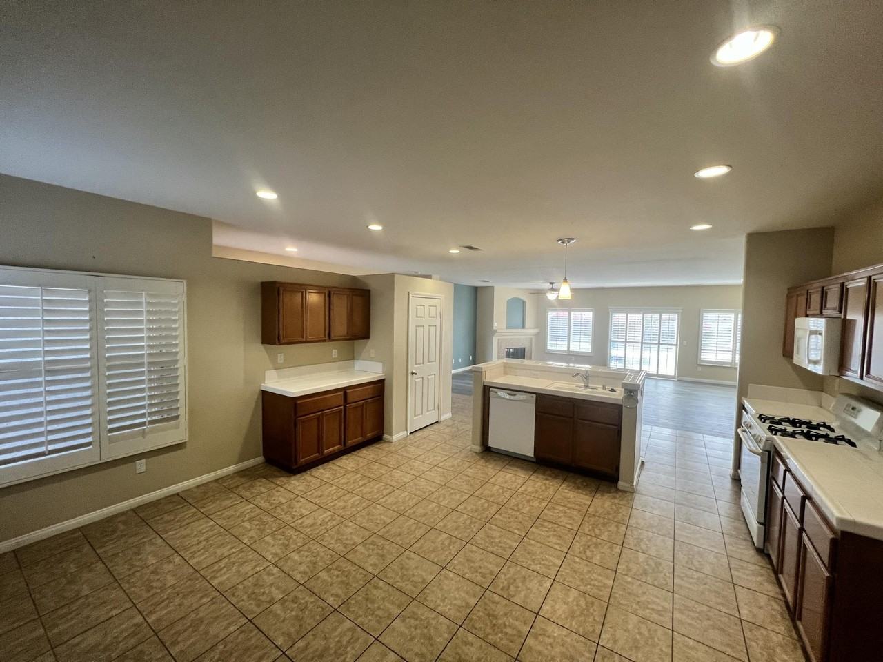 40587 Bear Creek Street - Photo 6 of 24