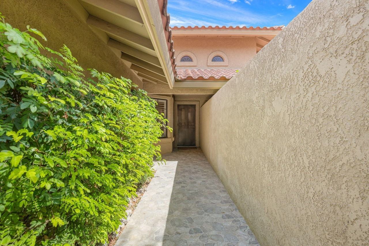 41484 Woodhaven Dr W - Photo 4 of 28