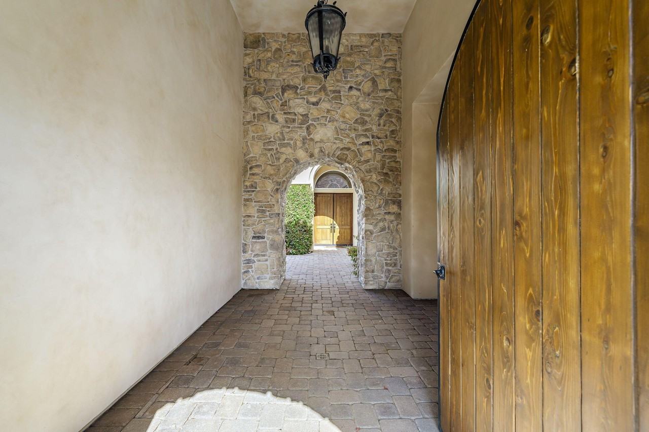 56985 Village Dr - Photo 7 of 50