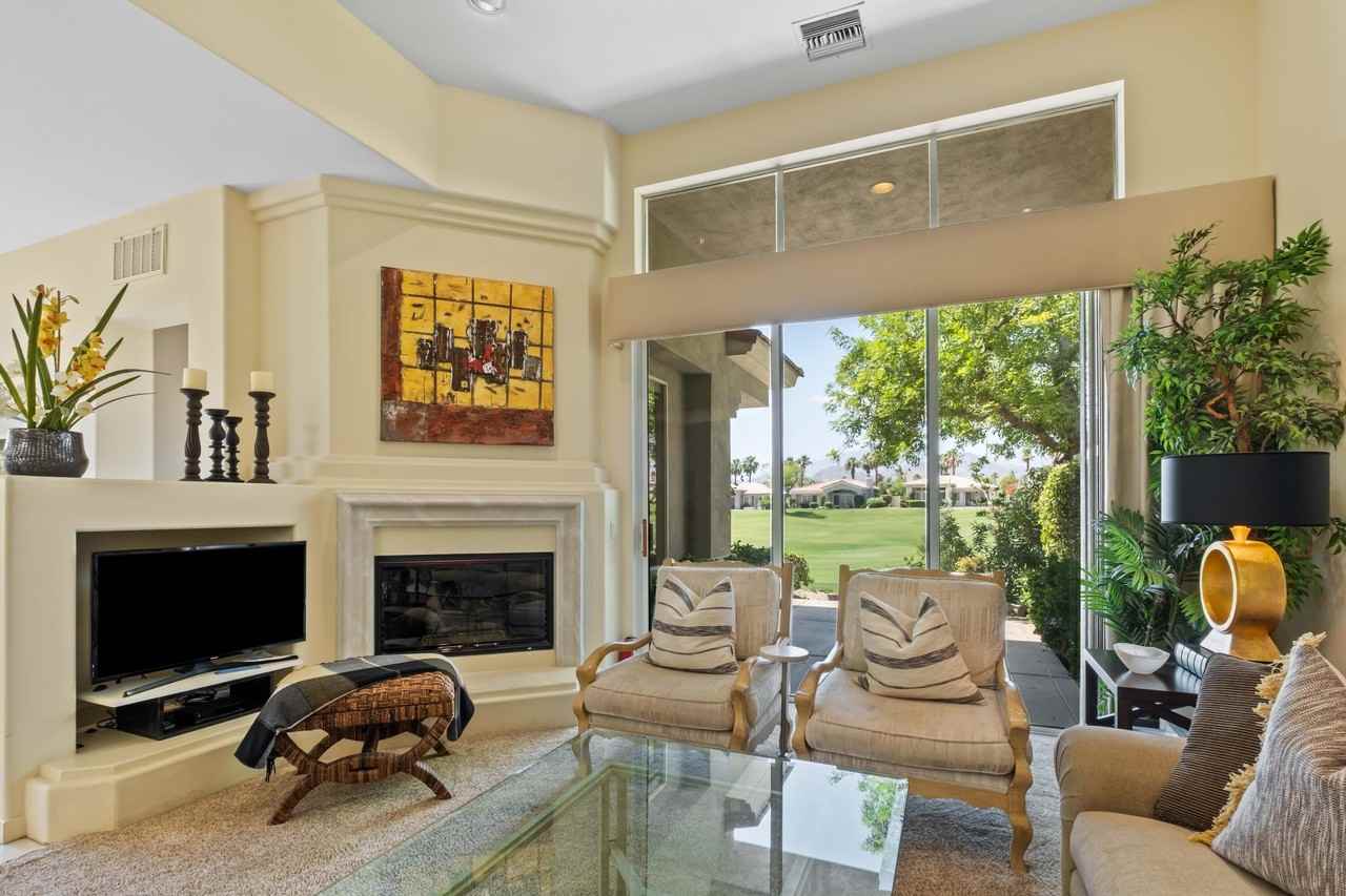 461 Desert Holly Dr - Photo 2 of 27