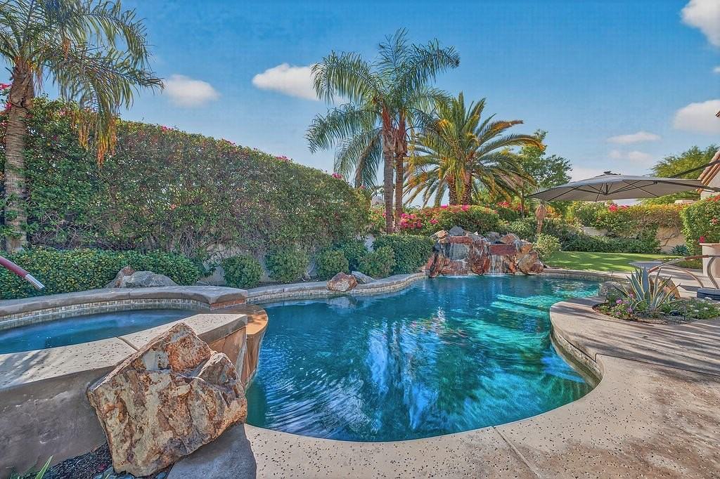 4 Milano Circle - Photo 2 of 42