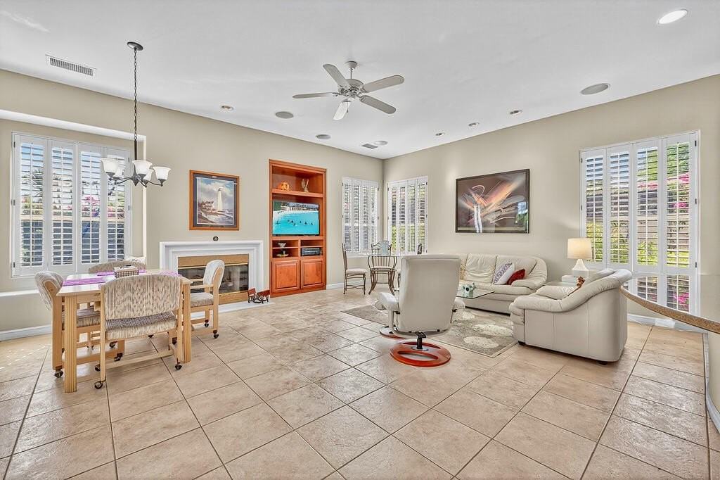 4 Milano Circle - Photo 5 of 42