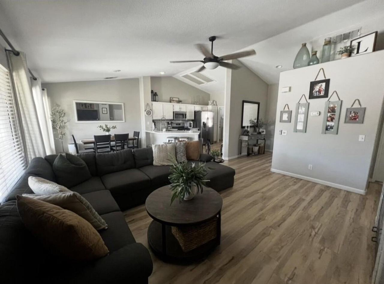 37772 Hollister Dr - Photo 3 of 12