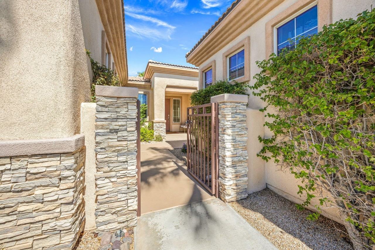 74068 Kokopelli Cir - Photo 3 of 46