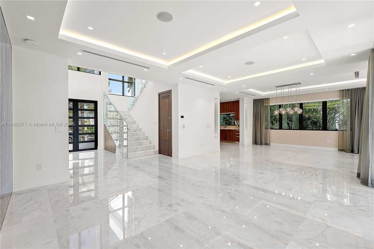 1311 Stillwater Dr #SFH - Photo 5 of 8