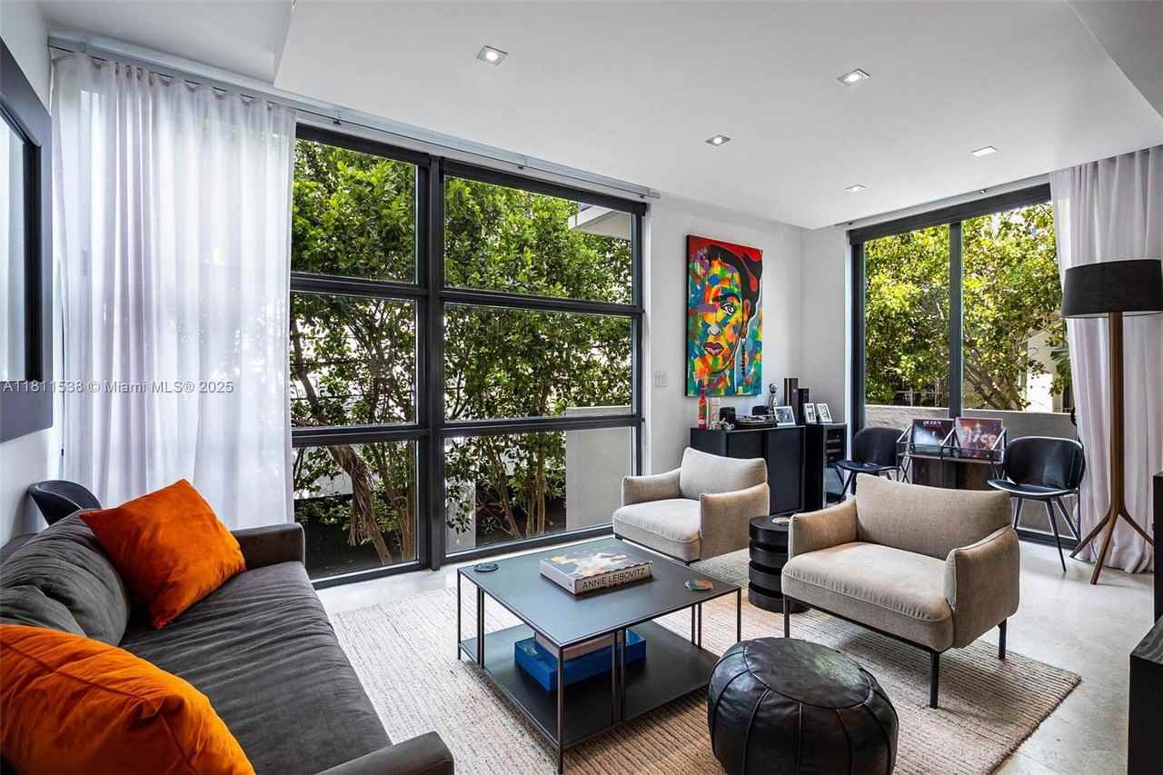 1024 Lenox Ave #8 - Photo 7 of 8