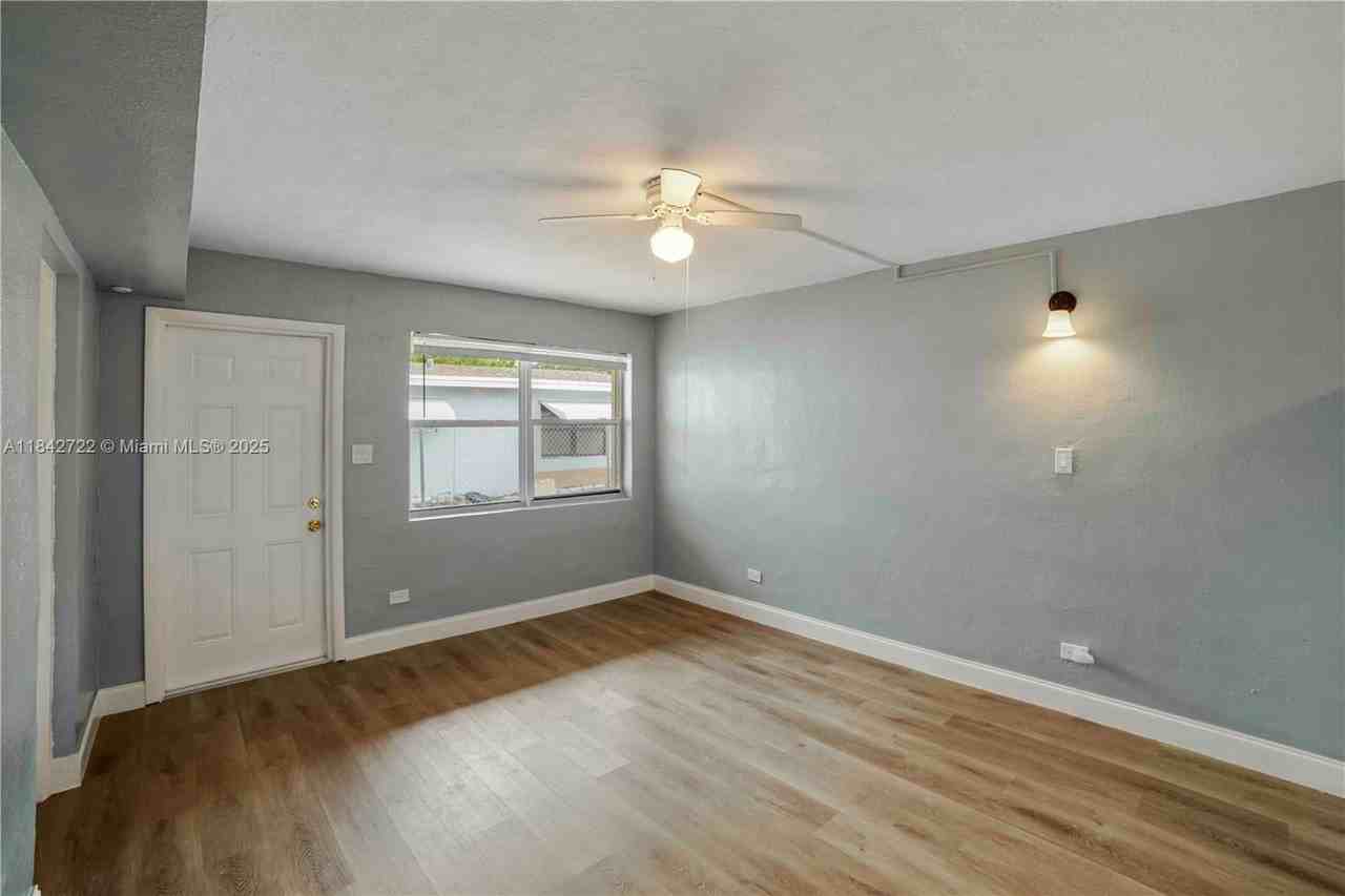 817 Nw 12th Ave #2A - Photo 2 of 8