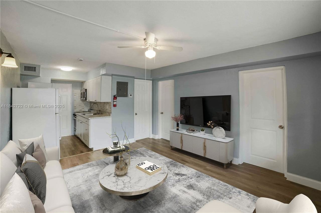 817 Nw 12th Ave #2A - Photo 3 of 8