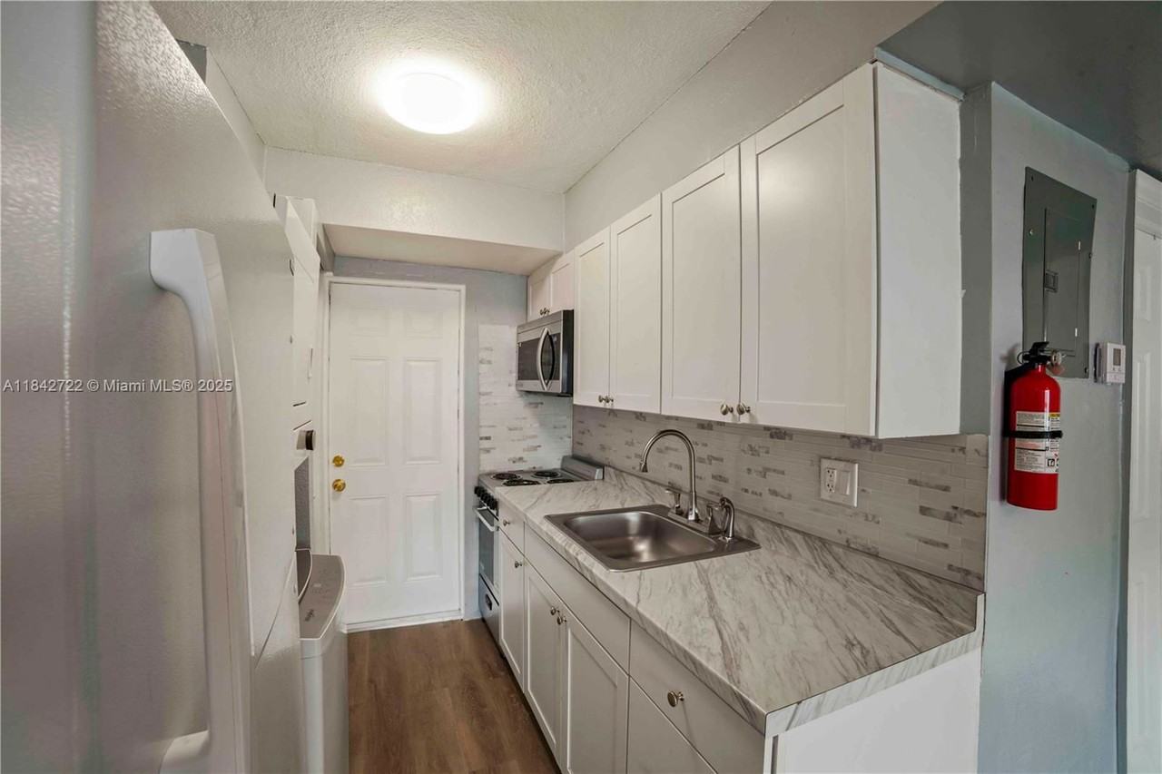 817 Nw 12th Ave #2A - Photo 7 of 8