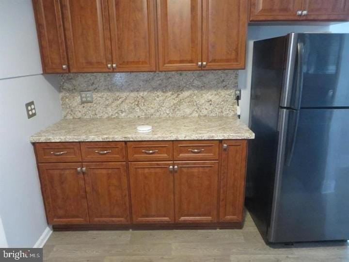 703 Willitts Ave - Photo 3 of 6