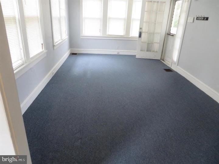 703 Willitts Ave - Photo 4 of 6