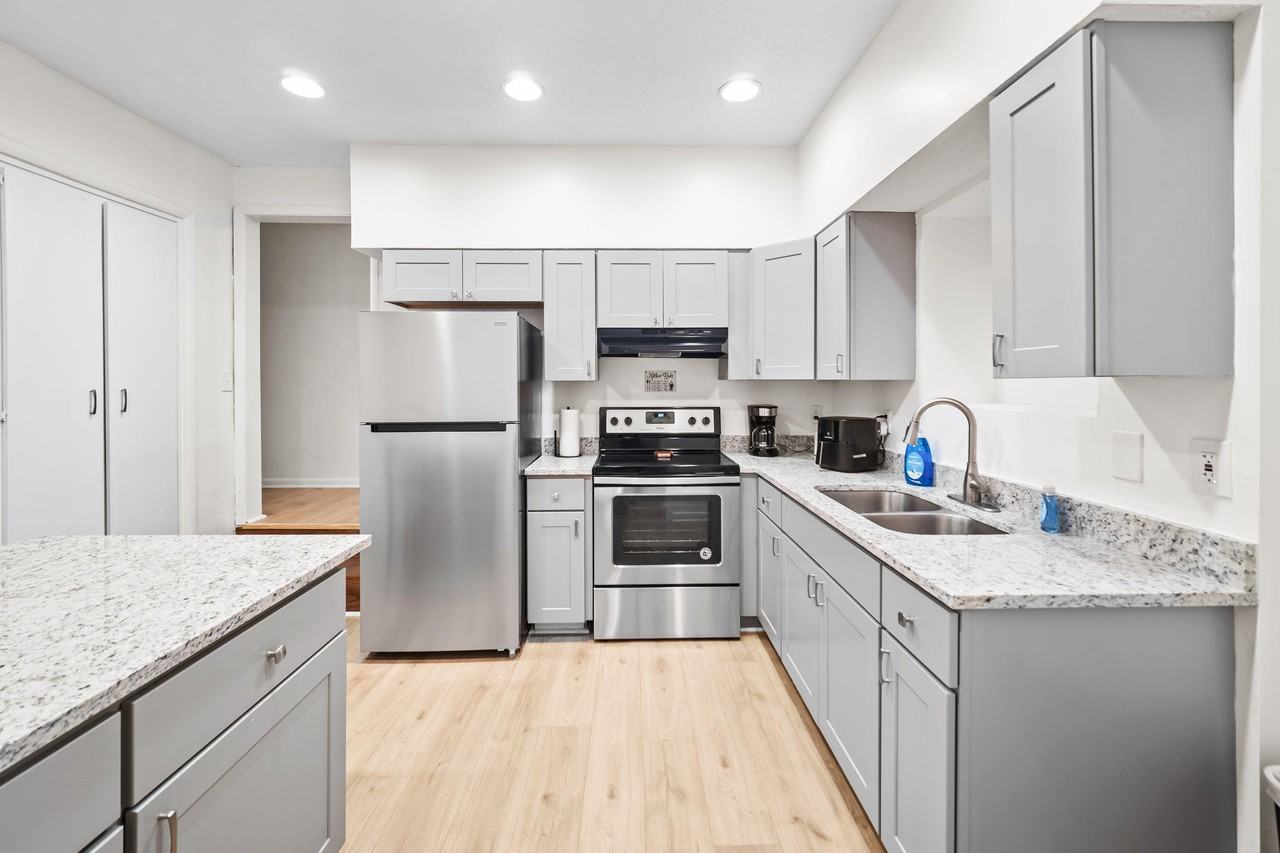 21st Street West - Photo 7 of 28