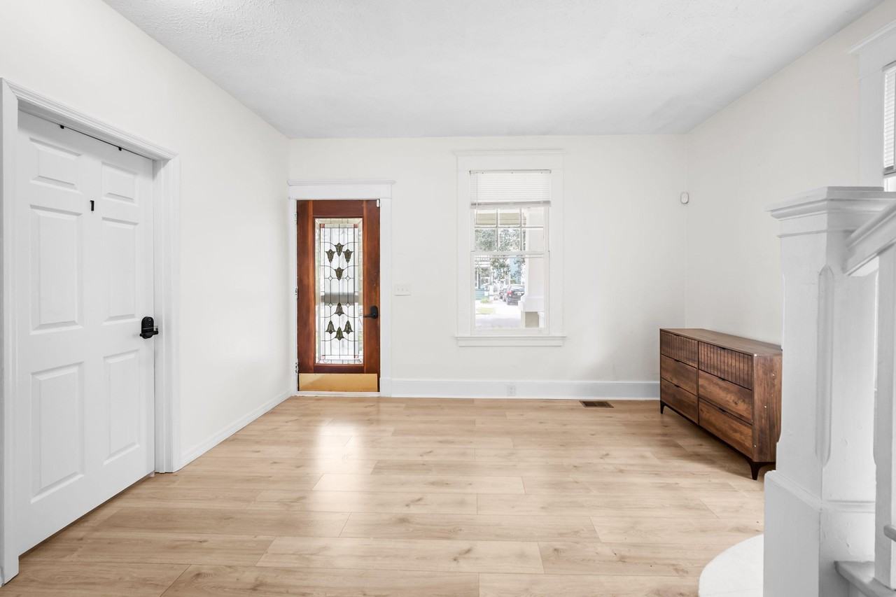 W 10th St - Photo 2 of 18