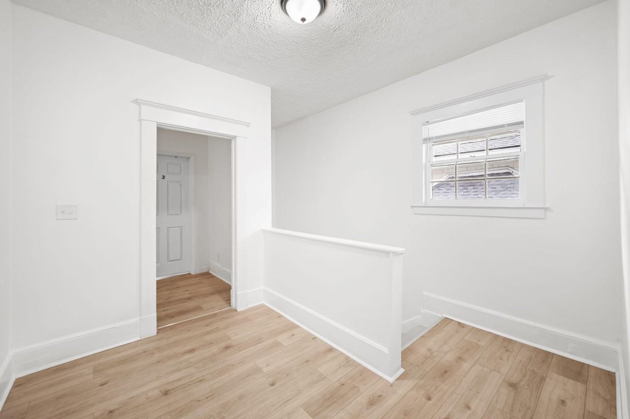 W 10th St - Photo 3 of 18