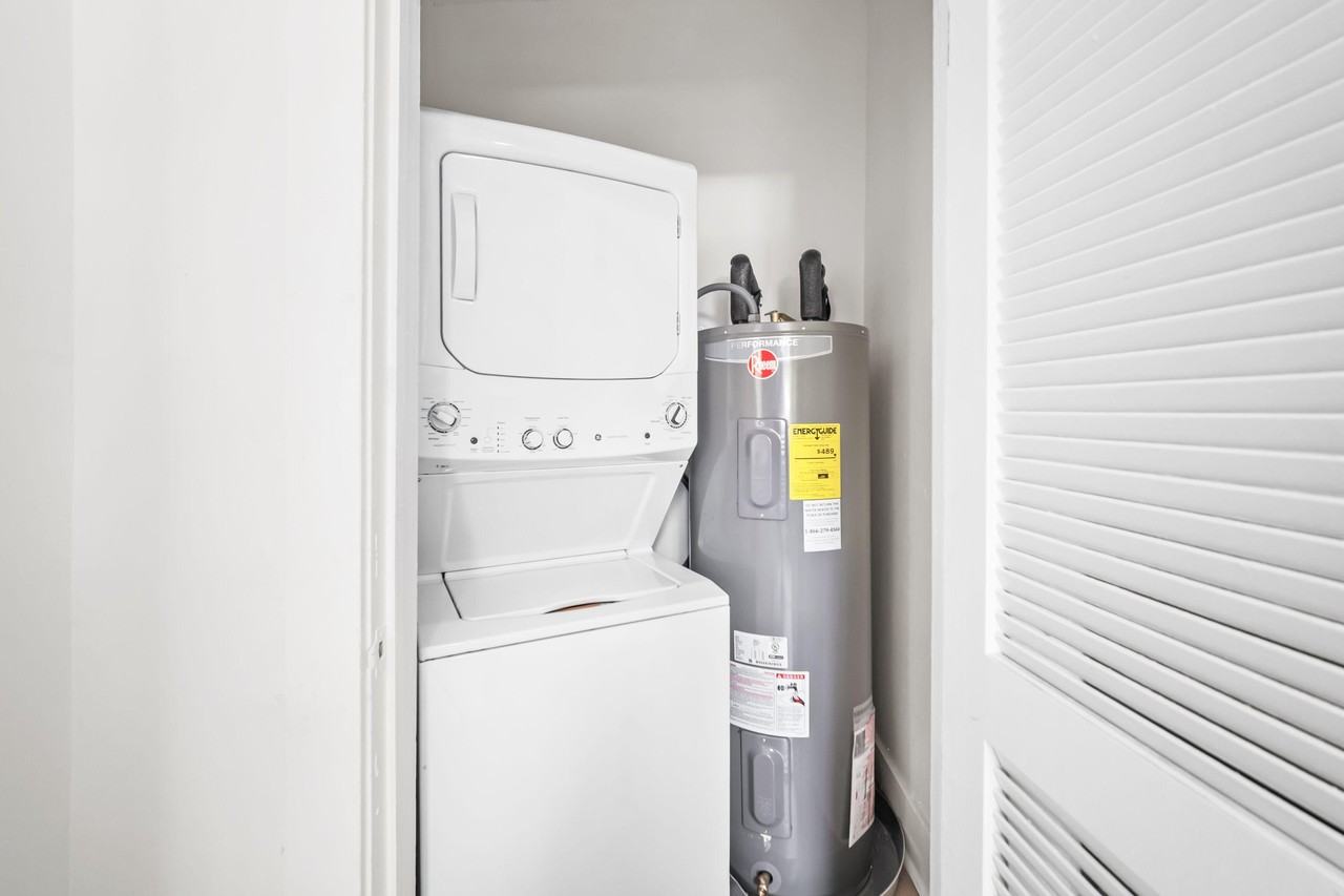 W 10th St - Photo 6 of 18