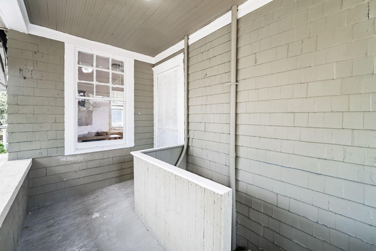 W 10th St - Photo 7 of 18