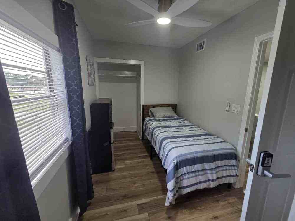 W 12th St - Photo 4 of 15