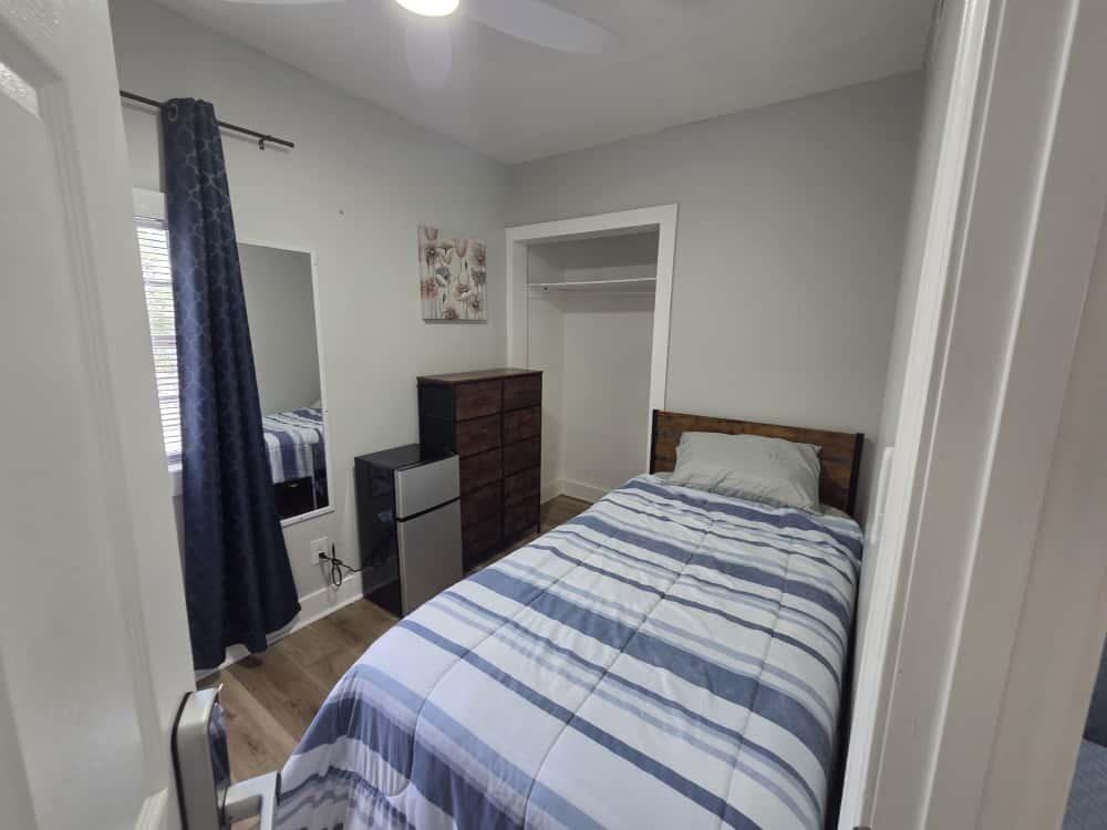 W 12th St - Photo 5 of 15