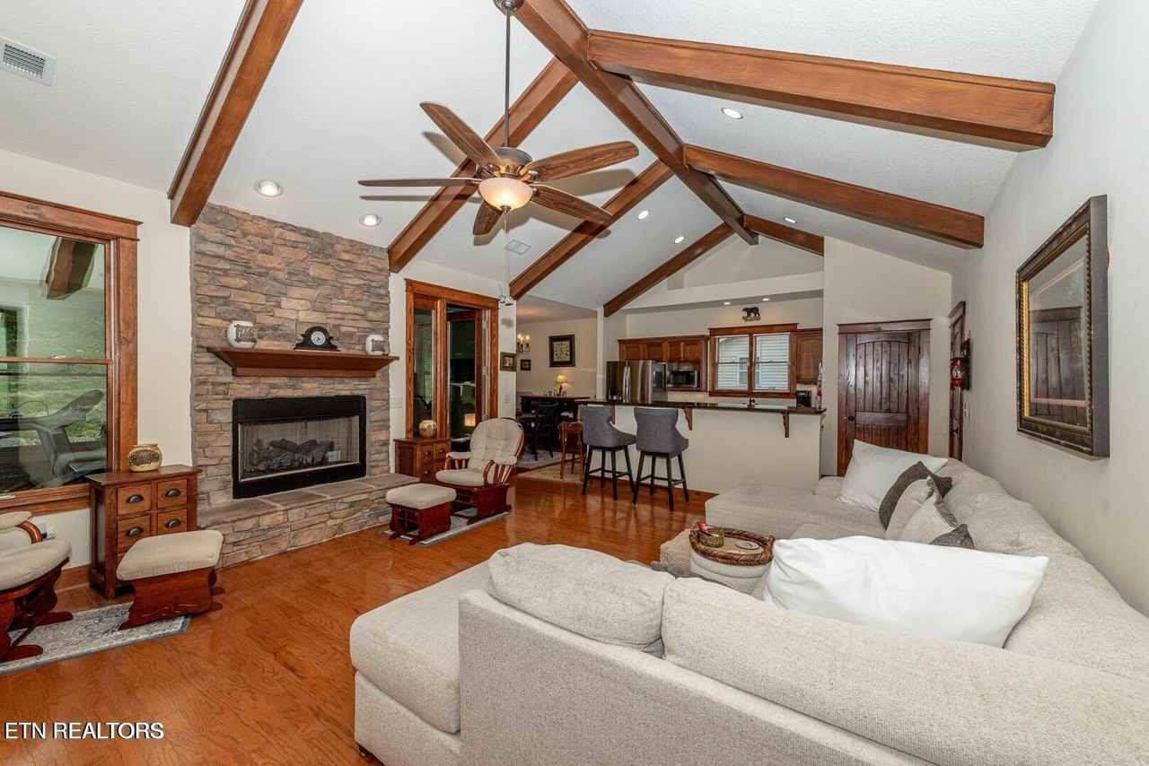 211 Bishops Cap Cir - Photo 4 of 19