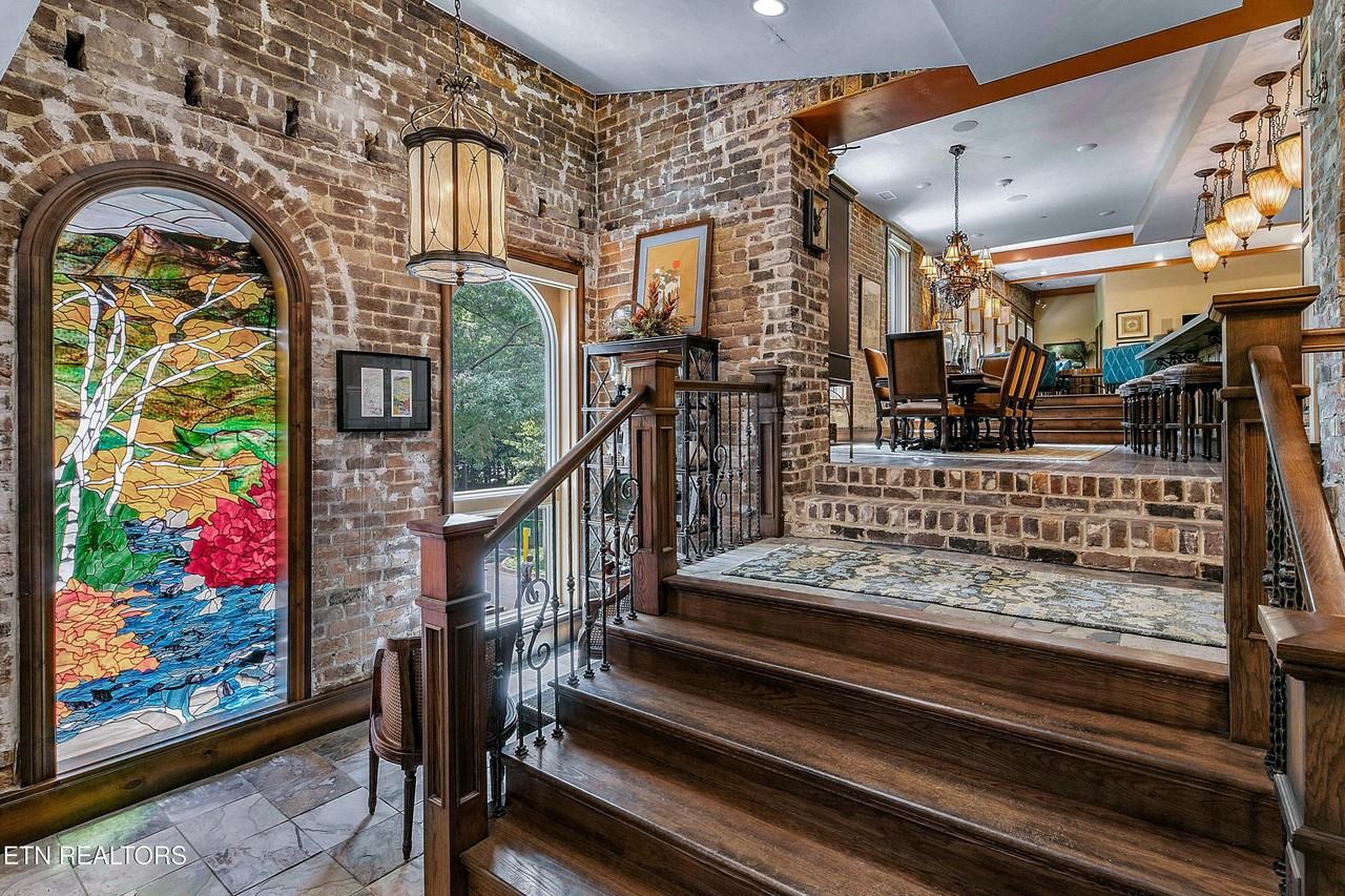 325 Union Ave - Photo 4 of 50