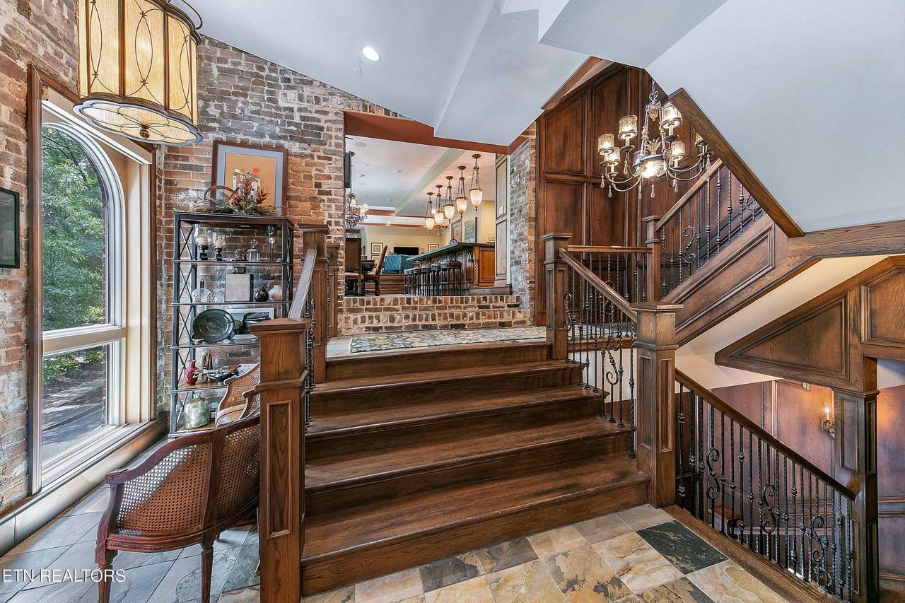 325 Union Ave - Photo 5 of 50