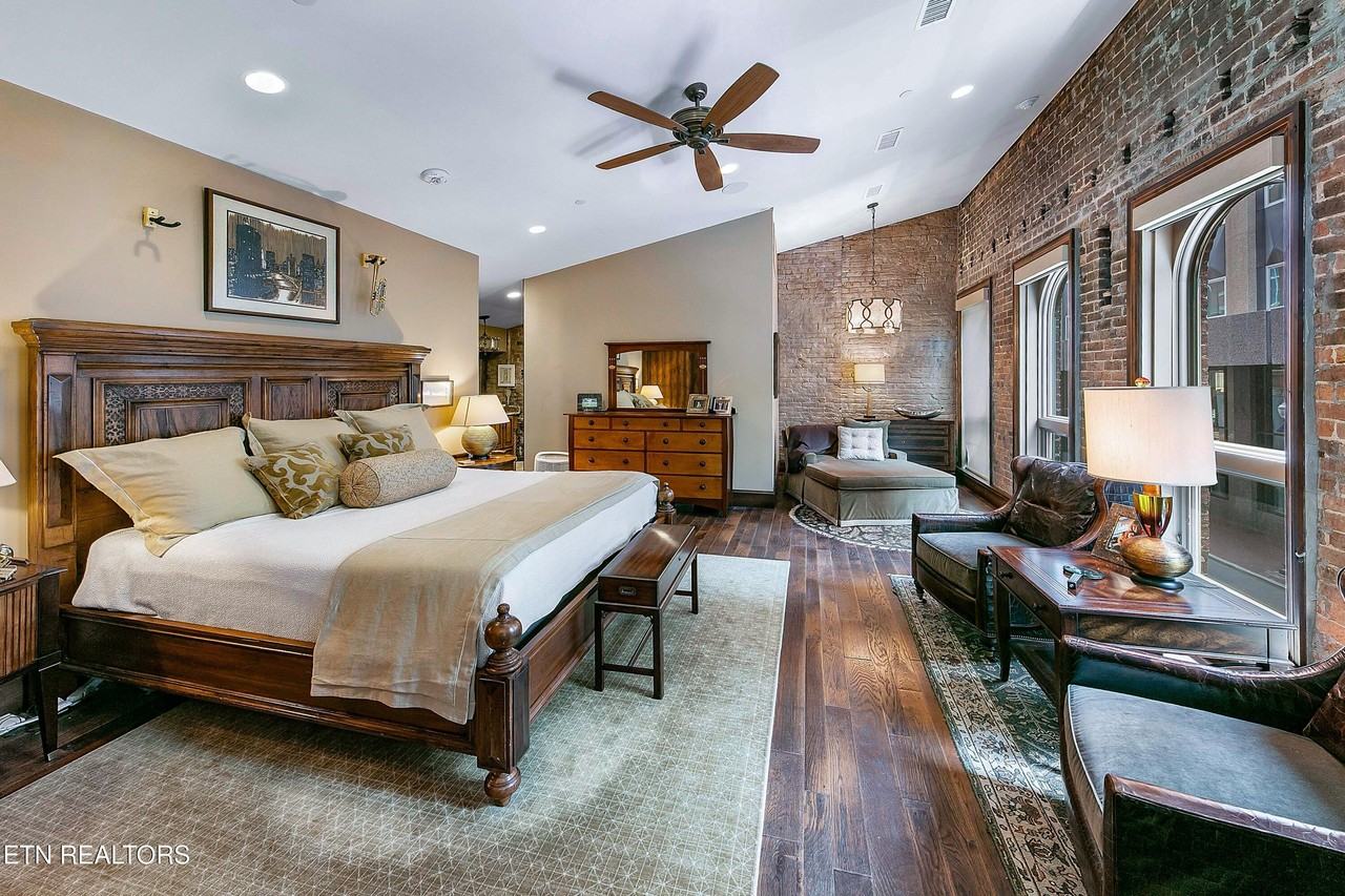 325 Union Ave - Photo 6 of 50