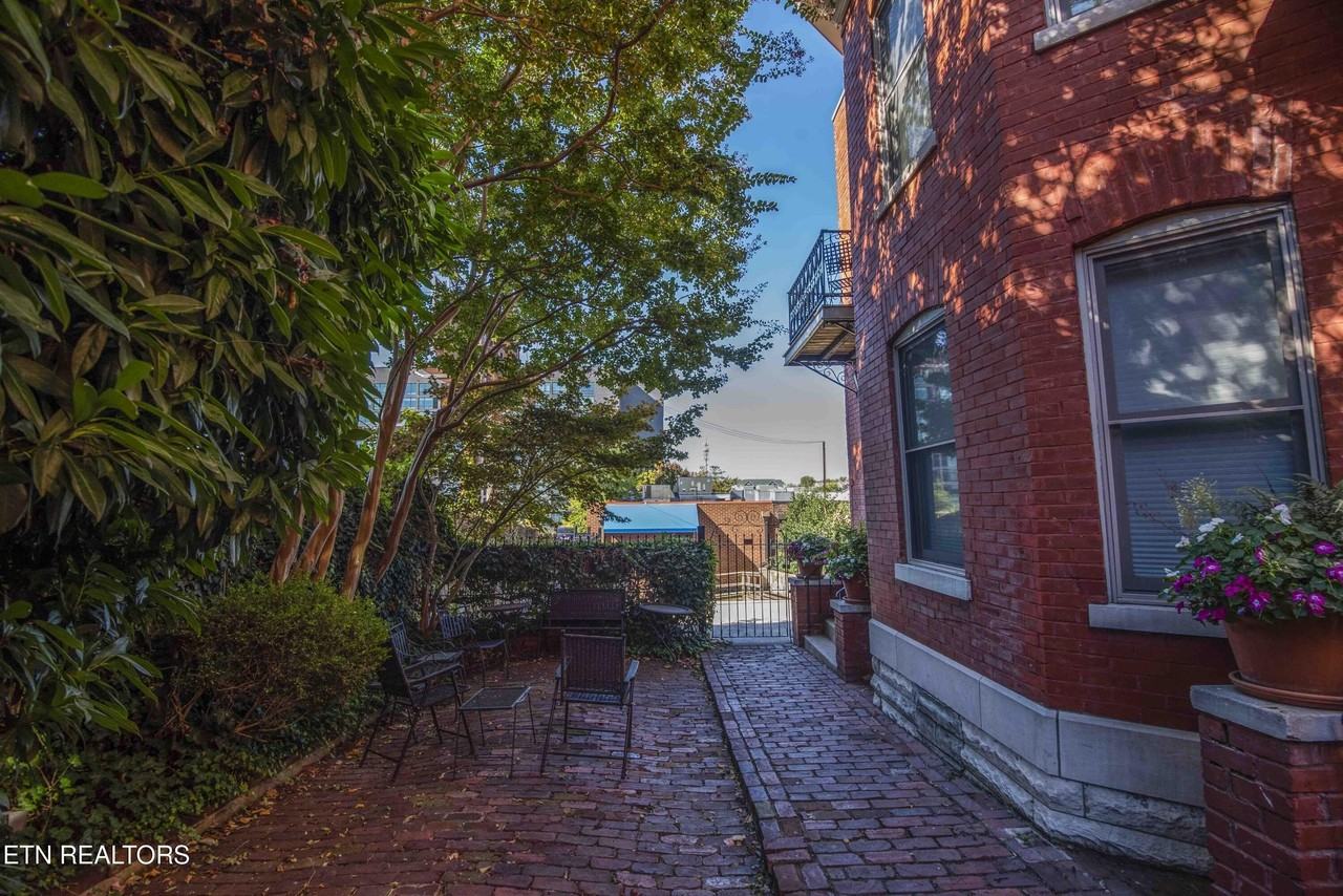 613 Union Ave - Photo 5 of 41