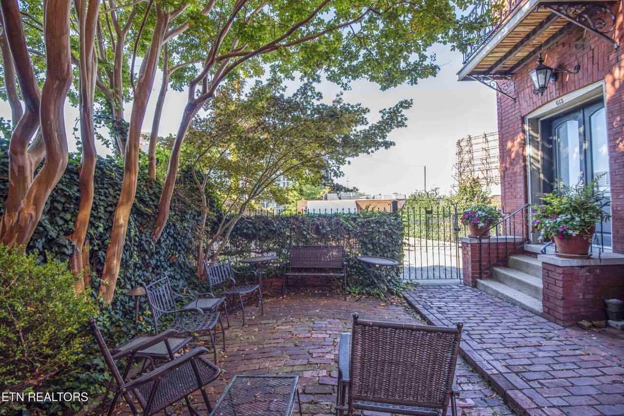 613 Union Ave - Photo 6 of 41