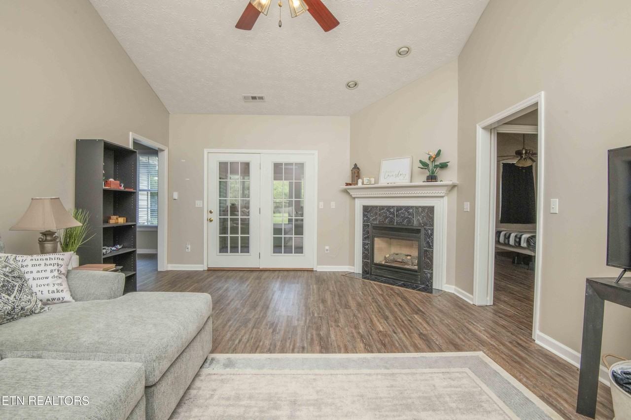 117 Channel Way - Photo 4 of 39