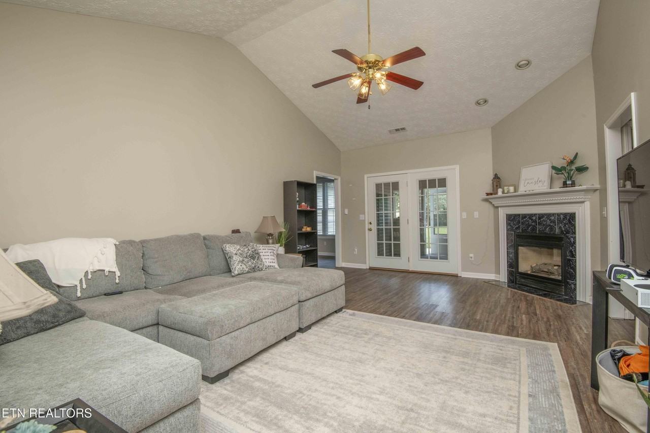 117 Channel Way - Photo 5 of 39