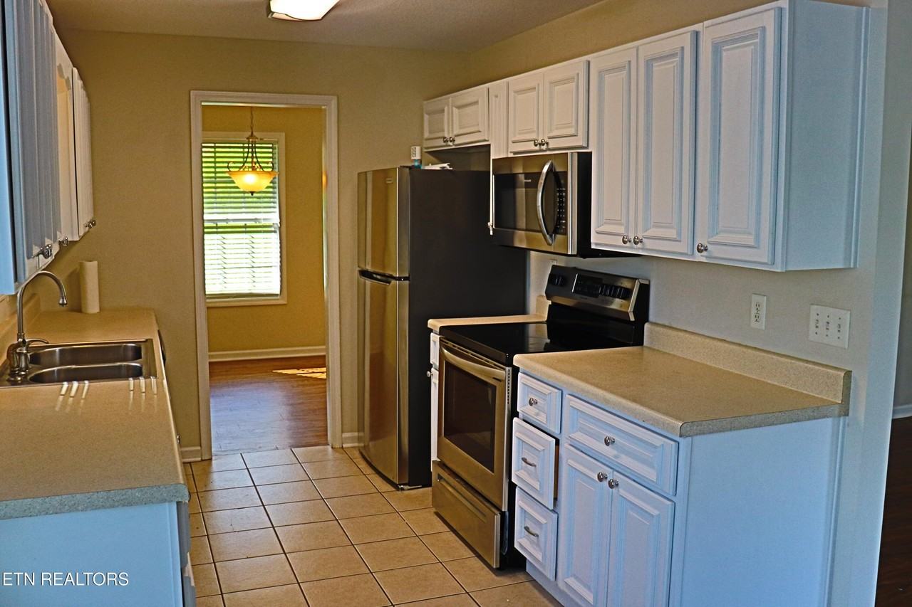 1427 Lantana Ln - Photo 4 of 26