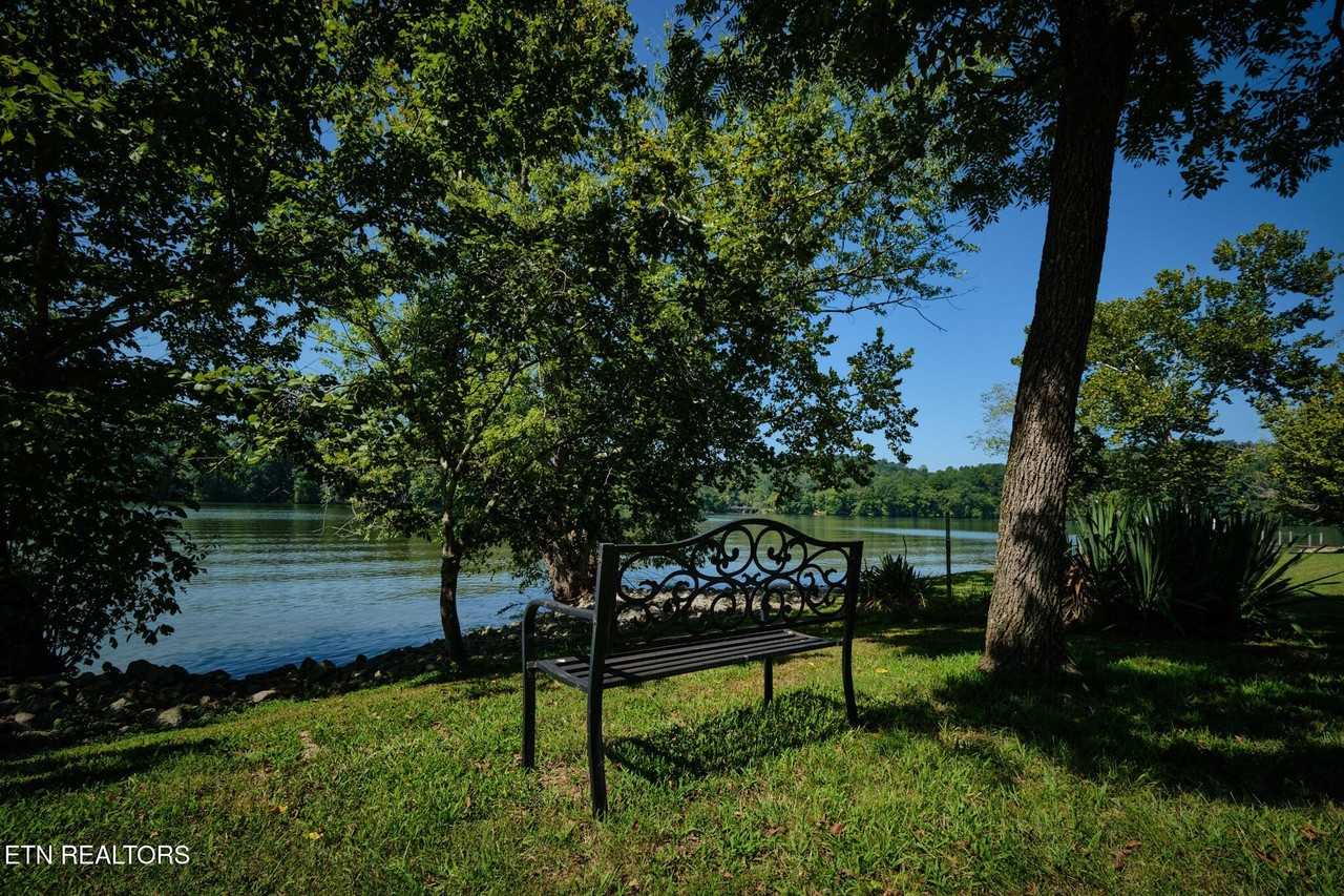 399 Texas Ln - Photo 5 of 50