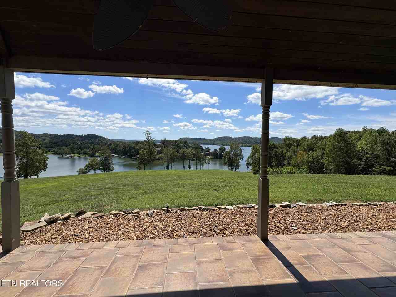 2814 Lake Pointe Dr - Photo 2 of 11