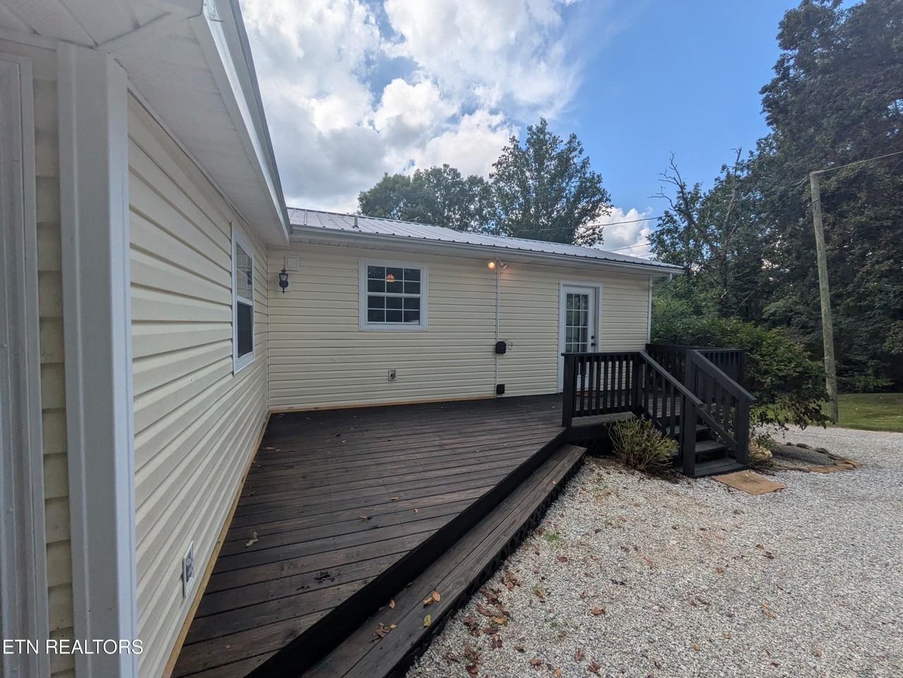 209 Mountain Ave - Photo 5 of 18